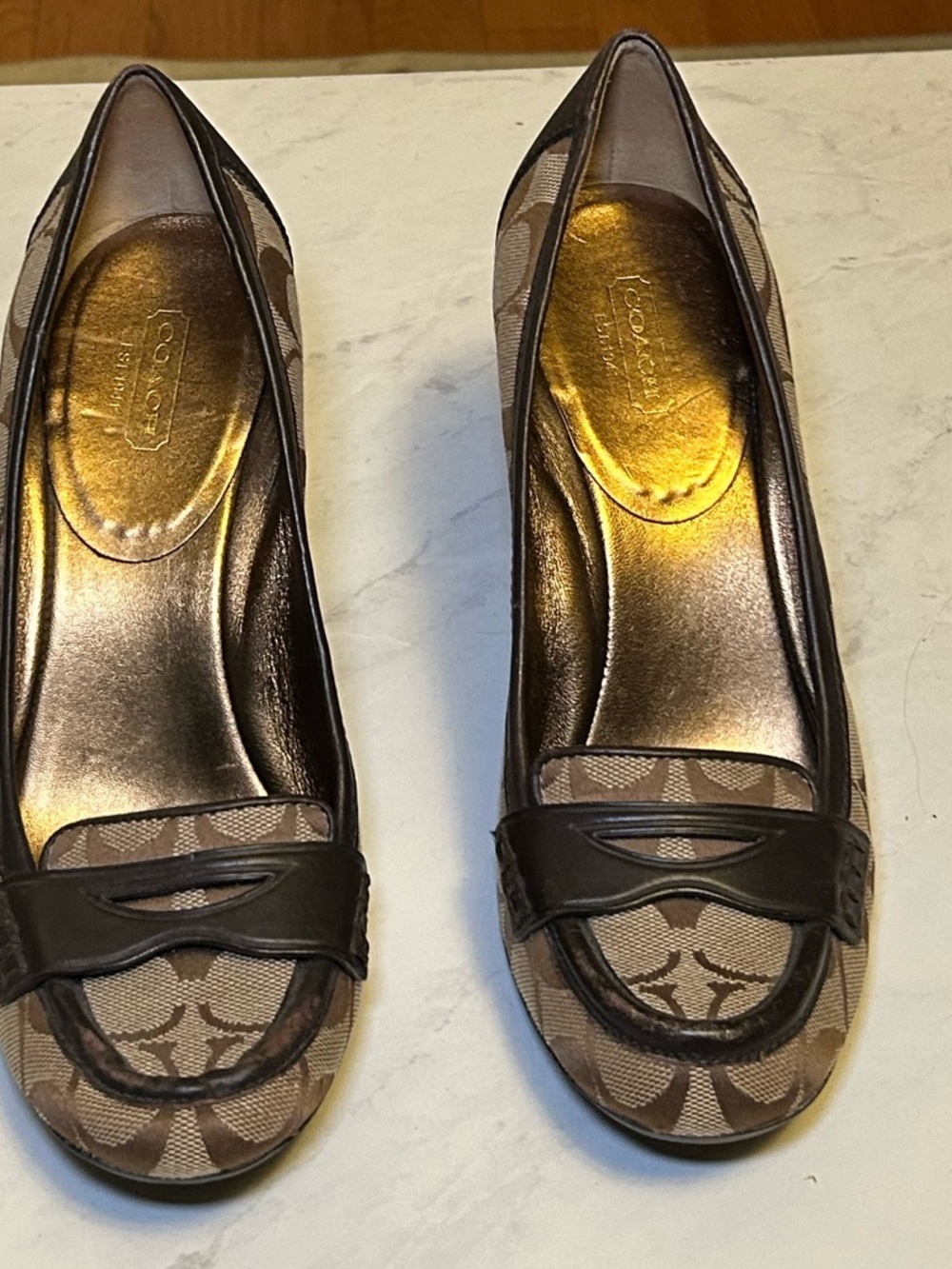 Coach Paulina Signature Shoes Sz 8 1/2 B Block 3"Heel excellent condition no box